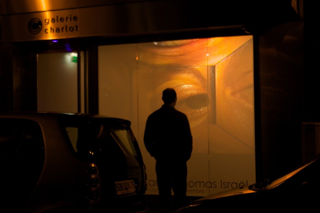 Peeping tom vitrine charlot